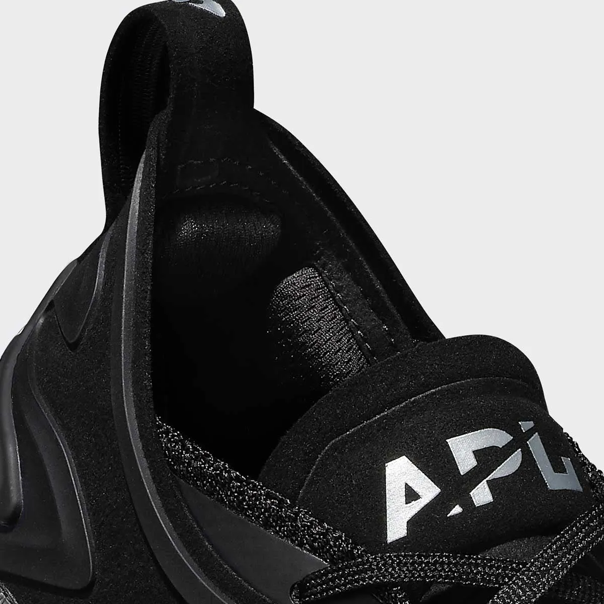 APL  McLaren HySpeed Black / White